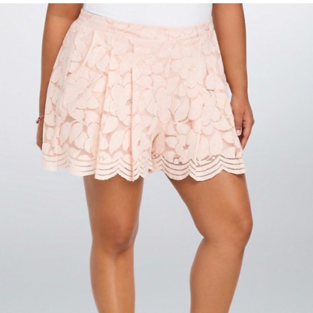 Torrid Flowy Lace Shorts Size 00